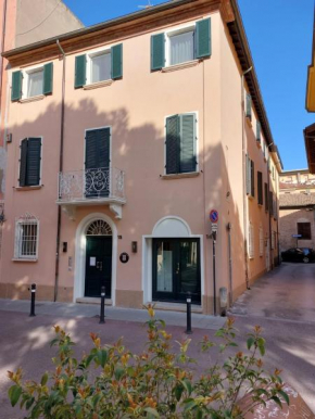 the 6 apartments